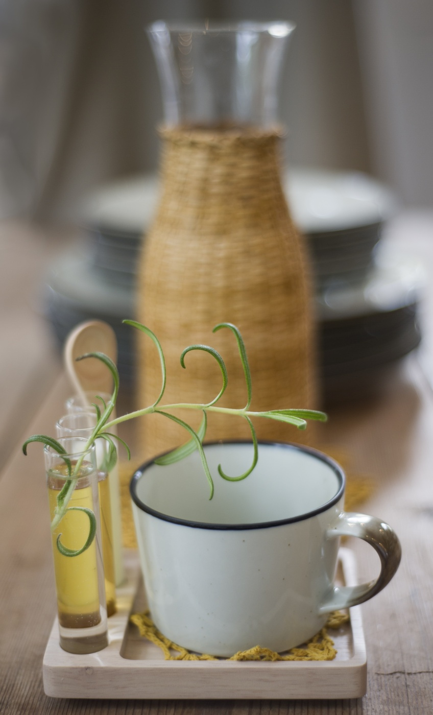 Coffee cup with saucer brown line