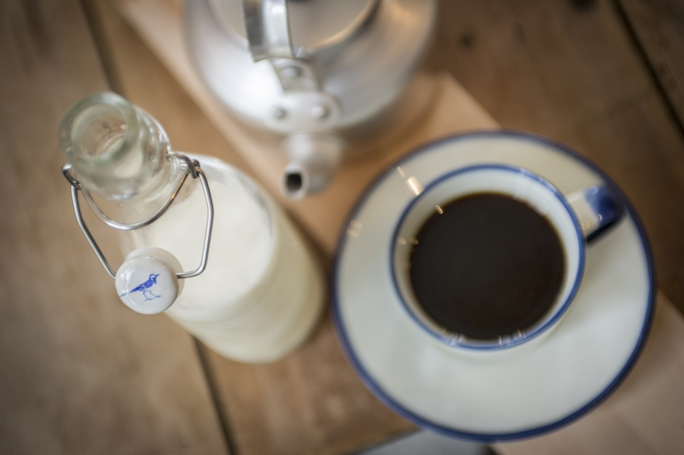 Coffee cup with saucer blue line