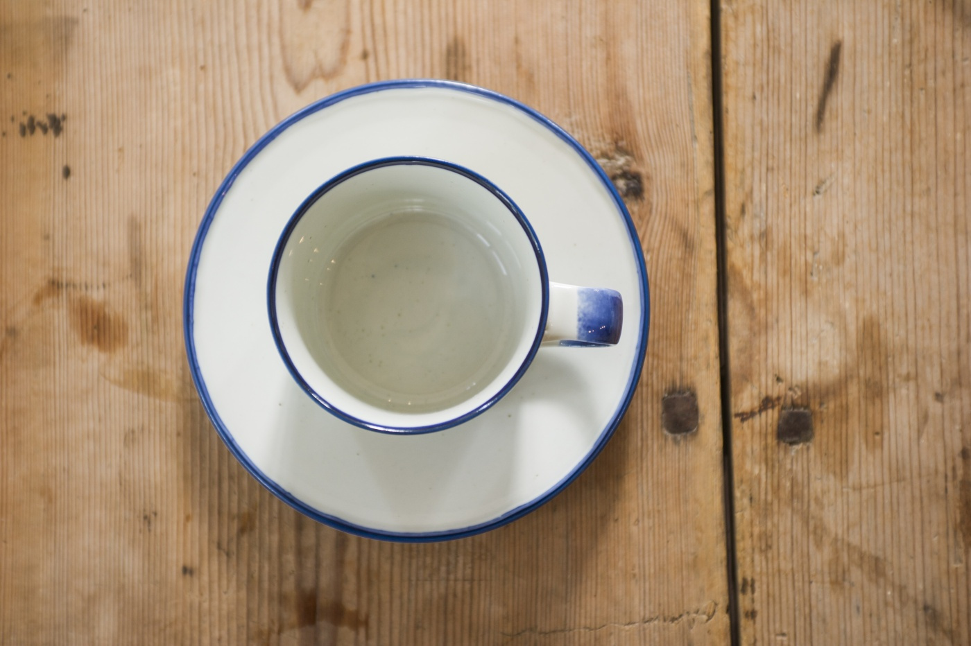 Coffee cup with saucer blue line