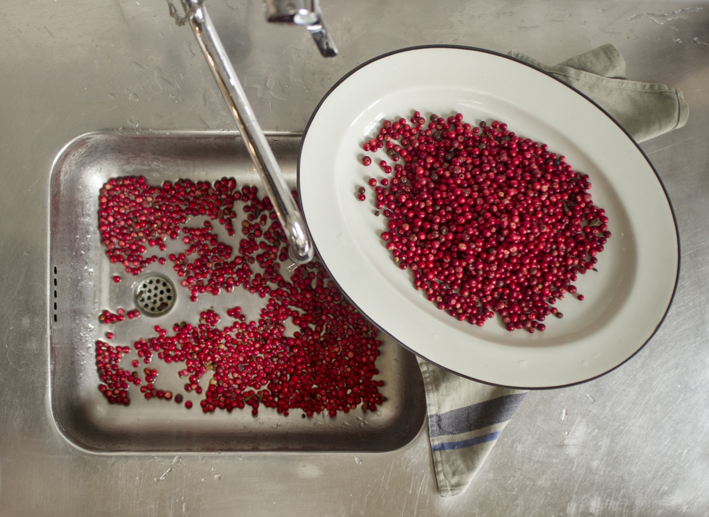 Platter oval Ovanåker brown line