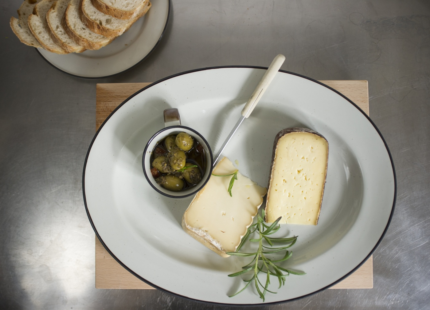 Platter oval Ovanåker brown line